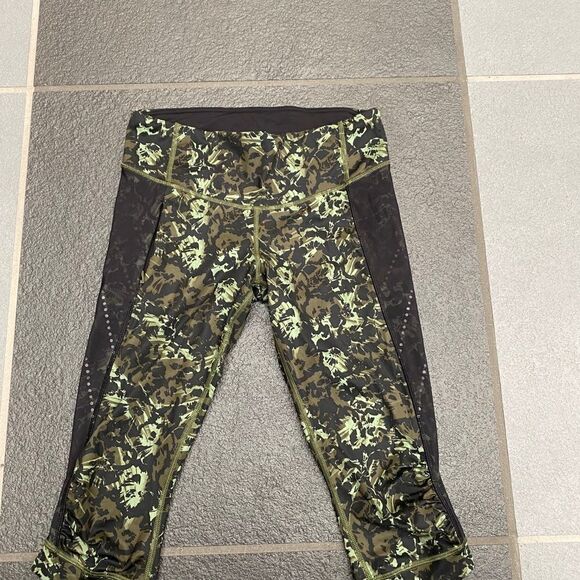 Lululemon Stop At Nothing Crop Green Army Print leggings - Picture 7 of 9